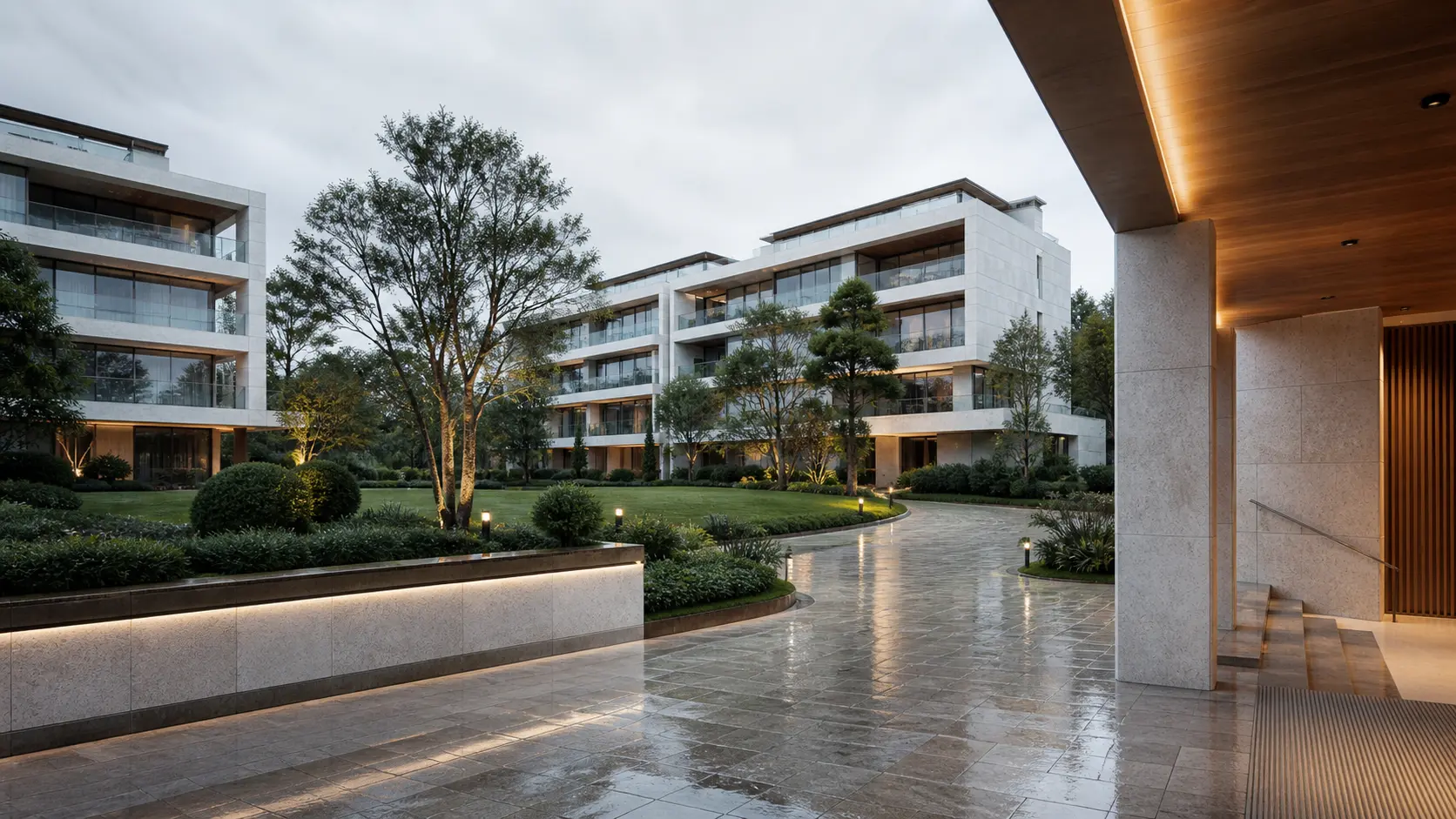 Comunidad residencial del norte de España con jardín y acceso porticado